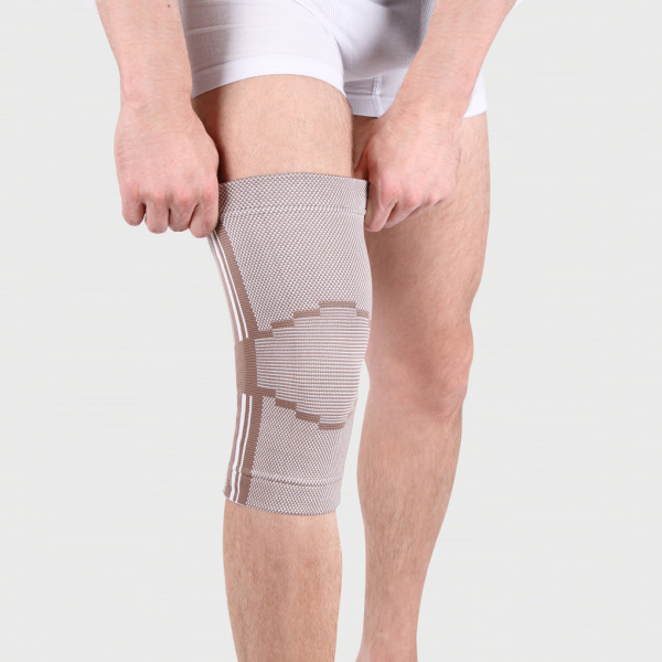 KS-E02 Бандаж на коленный сустав , Для профилактики травм коленного сустава во время занятий спортом. Обеспечивает среднюю фиксацию коленного сустава, значительно уменьшает боль и ускоряет выздоровление