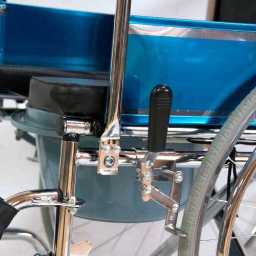 Инвалидная коляска FS 682 со съемным U-образным вырезом (с санитарным оснащением) фото 7